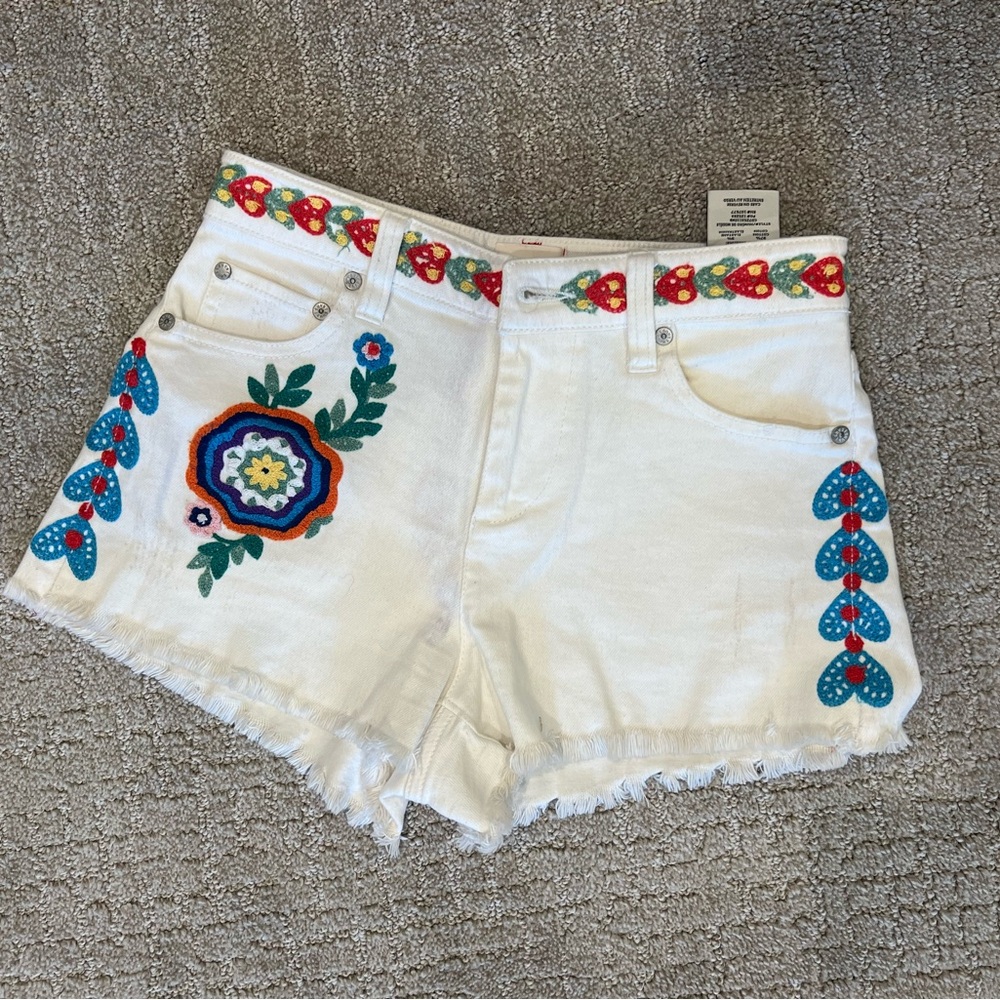 Alice + Olivia Off-White Jean Shortd